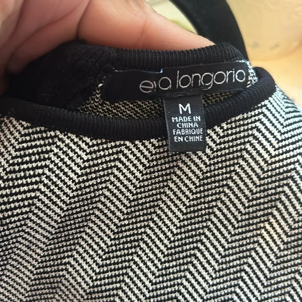Eva Longoria Sleeveless Chevron Pattern Vest Sweater Black / White Size Medium - Picture 5 of 5
